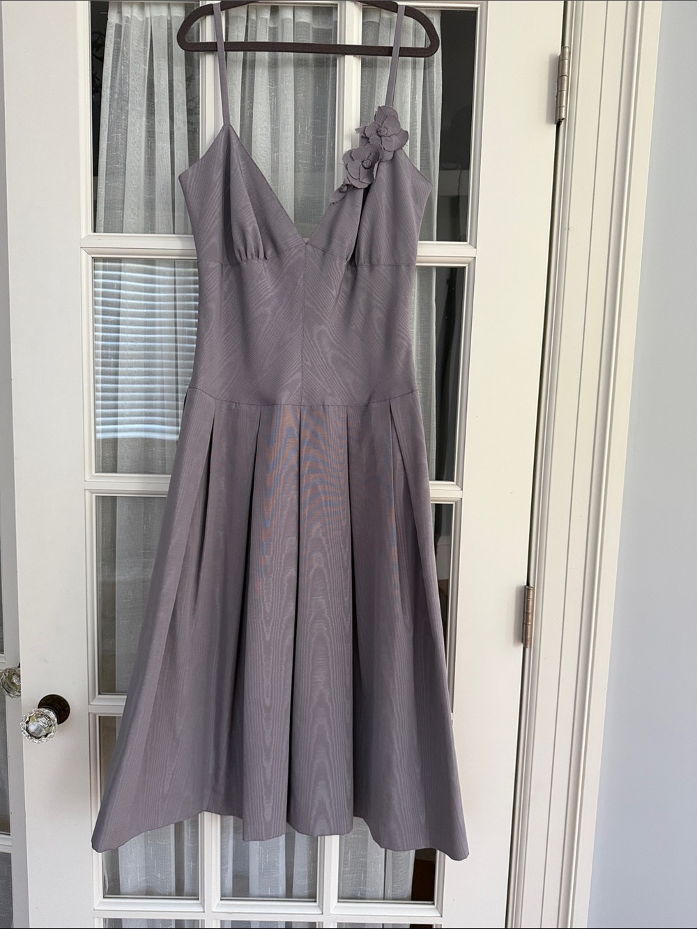 Vera Wang Elegant Grey Midi Dress with Floral Detail
